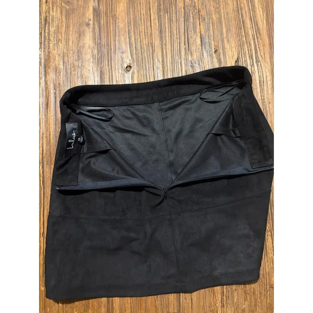Lulus Black Faux Suede A-Line Mini Skirt Size XS Minimalist Casual